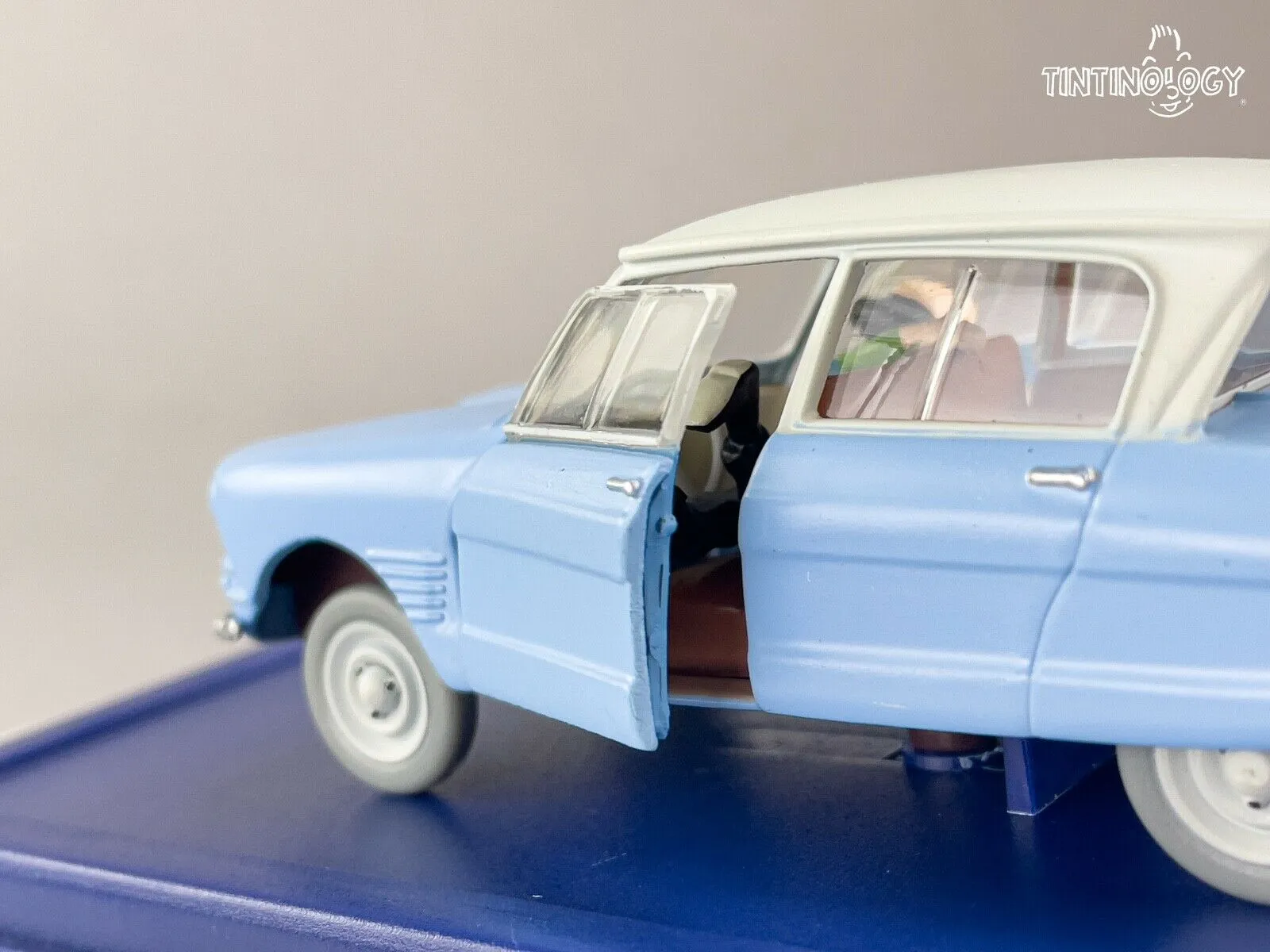 ATLAS TINTIN CAR # 14 Citroen Ami 6 Castafiore Emerald Herge model car 1/43 Scale