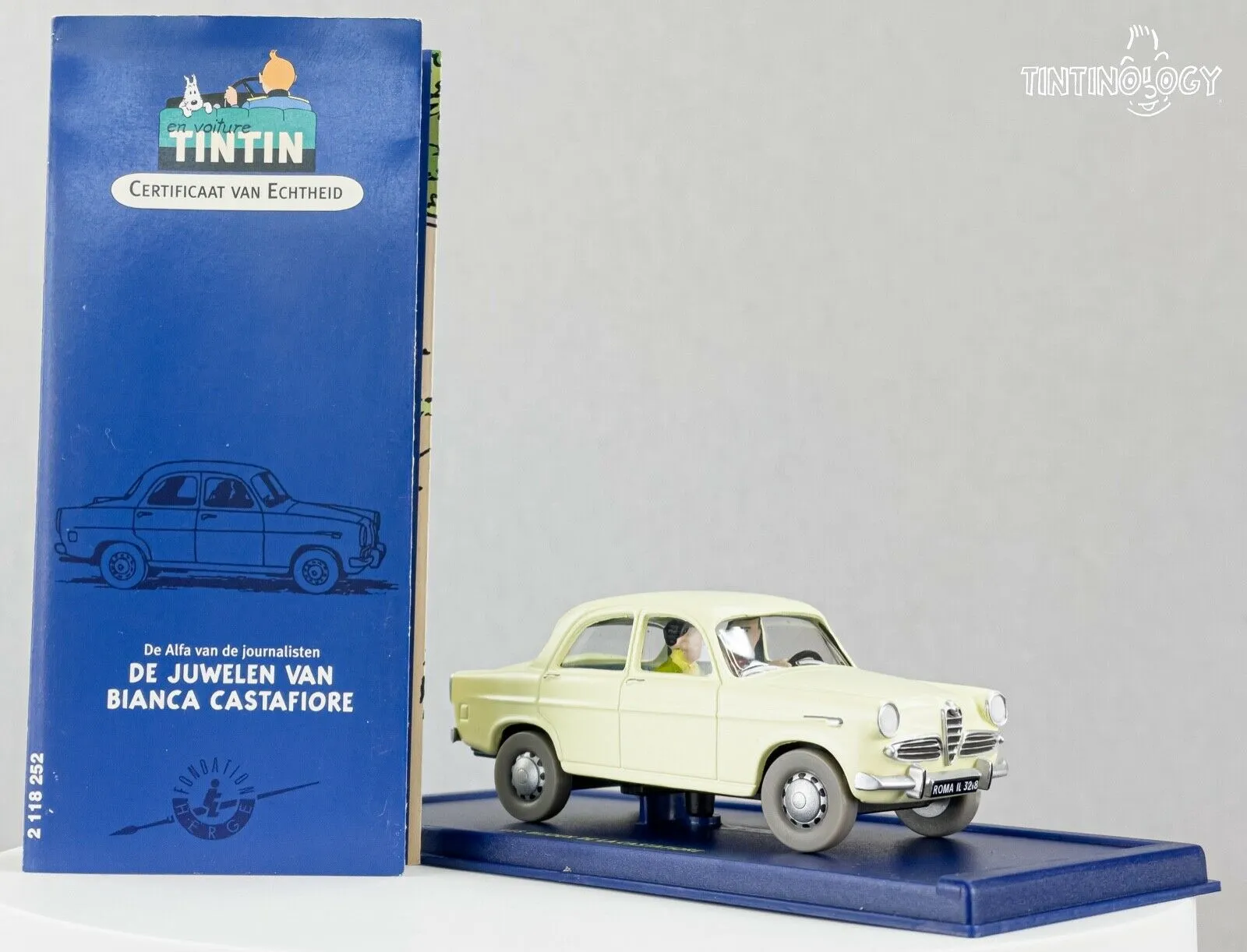 ATLAS TINTIN CAR # 52 Alfa Romeo - Castafiore Emerald Herge model car 1/43 Scale