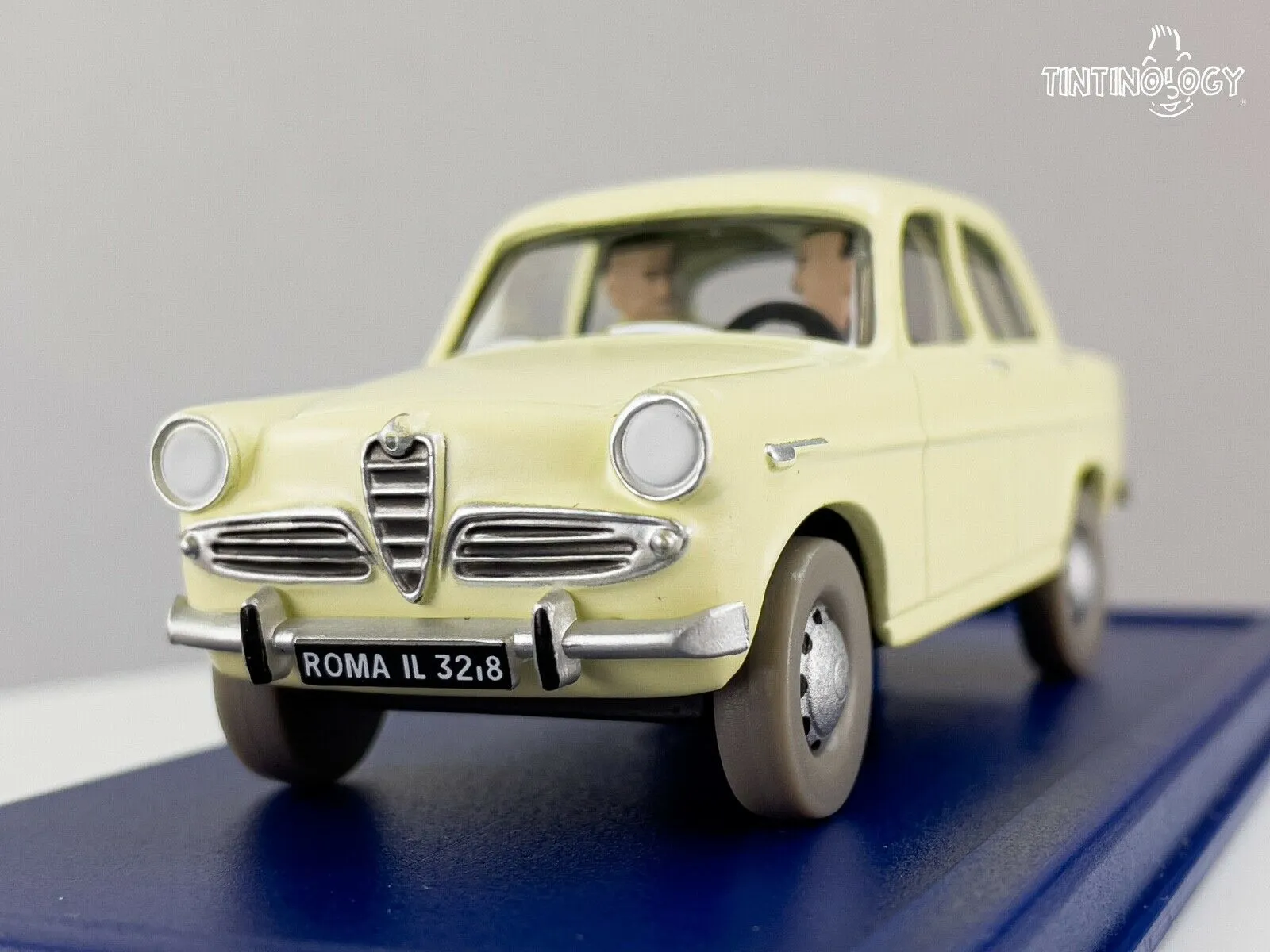 ATLAS TINTIN CAR # 52 Alfa Romeo - Castafiore Emerald Herge model car 1/43 Scale