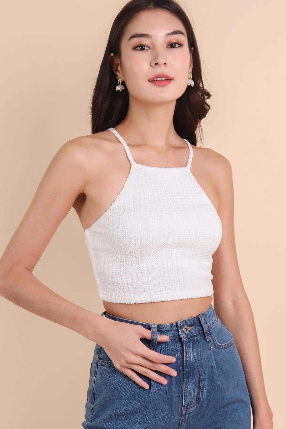 HESTELLE WEAVED KNIT HALTER TOP IN WHITE