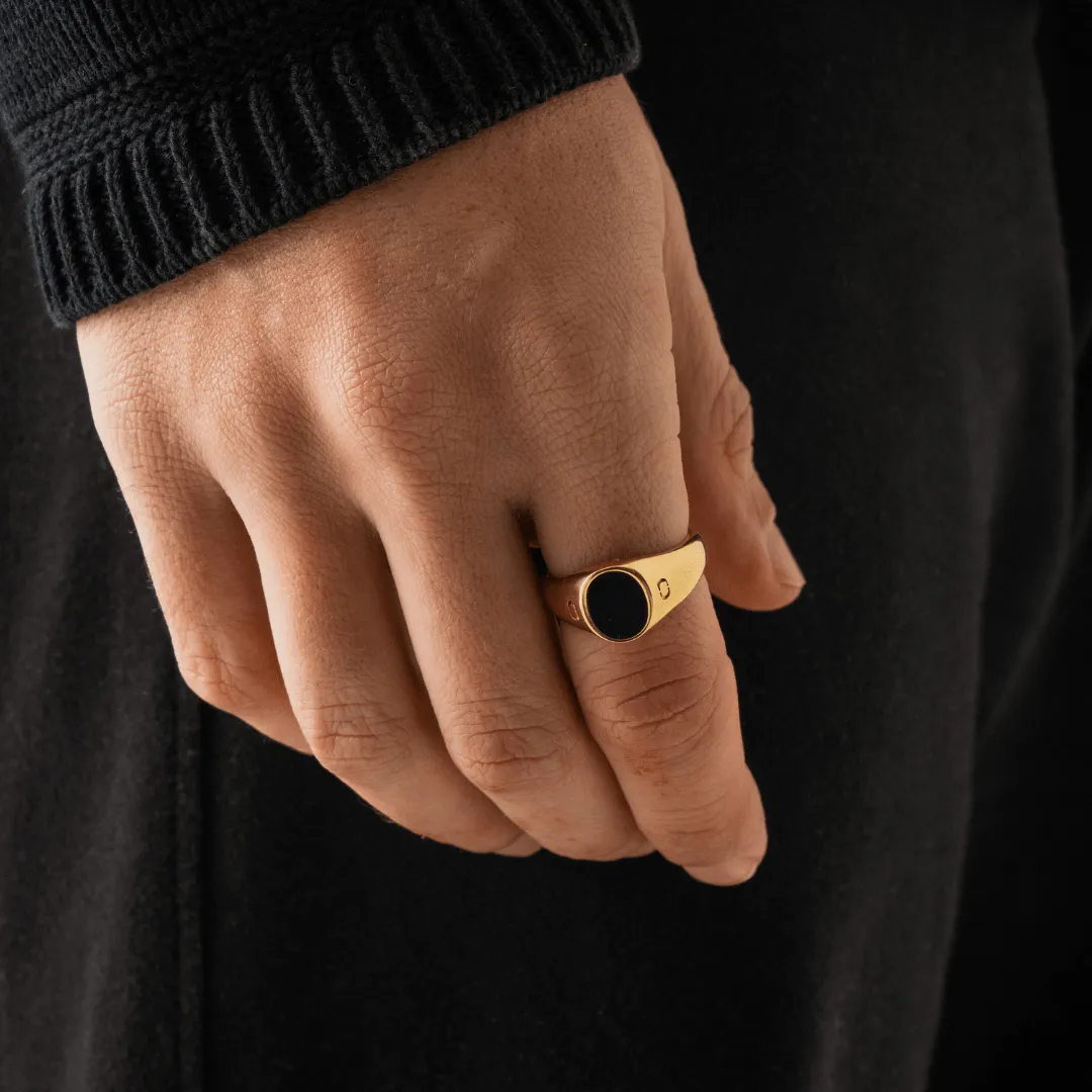 Oval Stone Signet Ring (Gold)